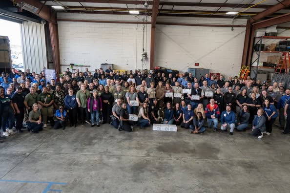 Large group photo of participants
